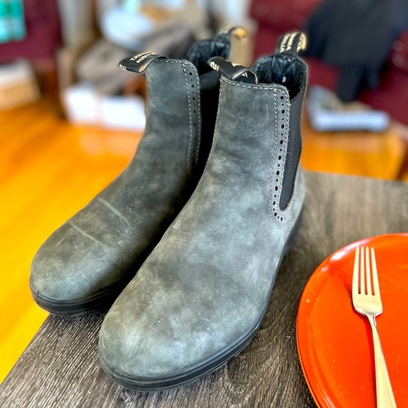 Shoes - 9.5 Blundstone boots
